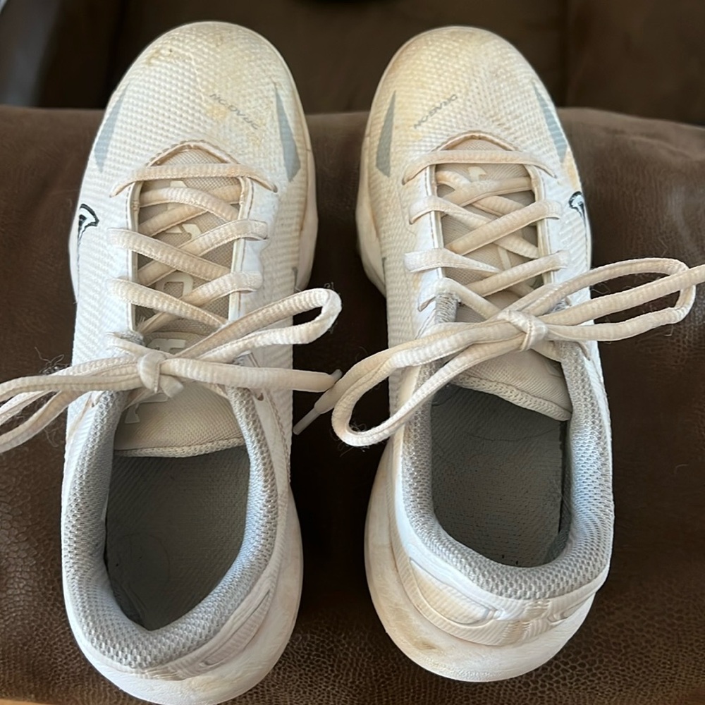 Baseball cleats
